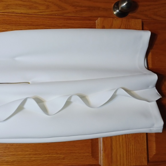 Calvin Klein Women's Sleeveless Sheath with a Side Ruffle Dress, Cream, Size 6 - Picture 11 of 16